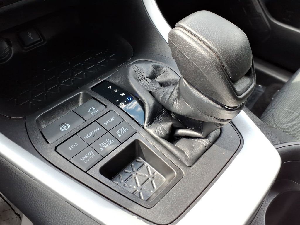 Used 2021 Toyota RAV4 XLE w/ XLE Grade Weather Package image 20