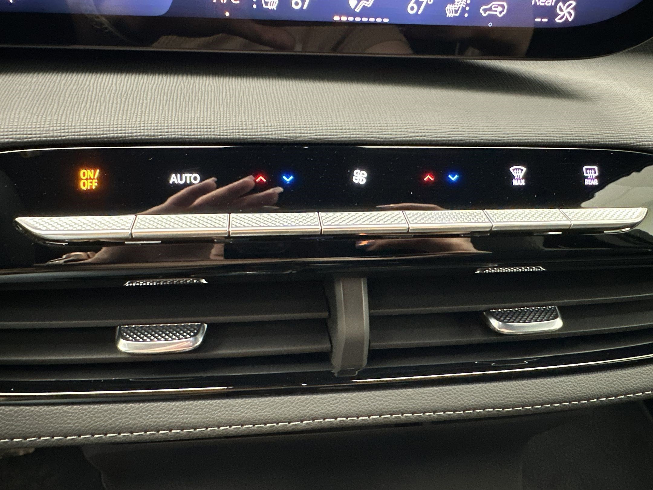 Used 2025 Buick Enclave Sport Touring AWD/4WD image 25