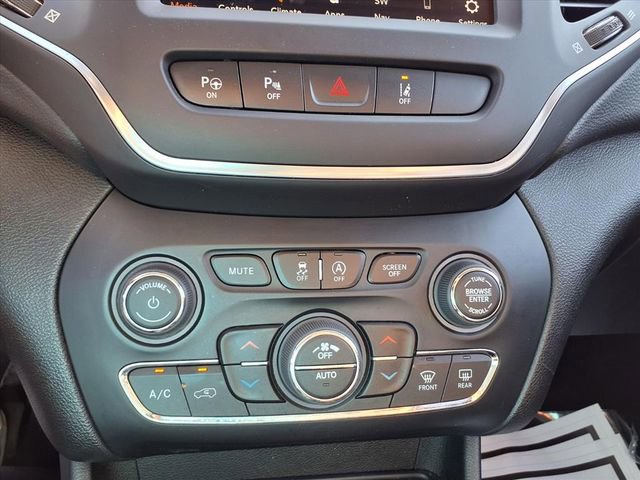 Used 2023 Jeep Cherokee Altitude Lux image 64