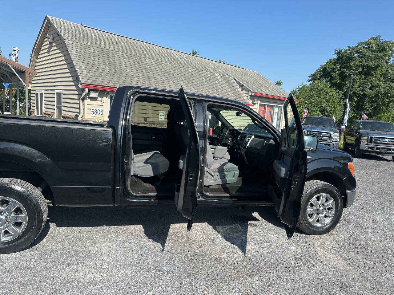 Used 2014 Ford F150 XLT w/ XLT Chrome Package AWD/4WD image 15
