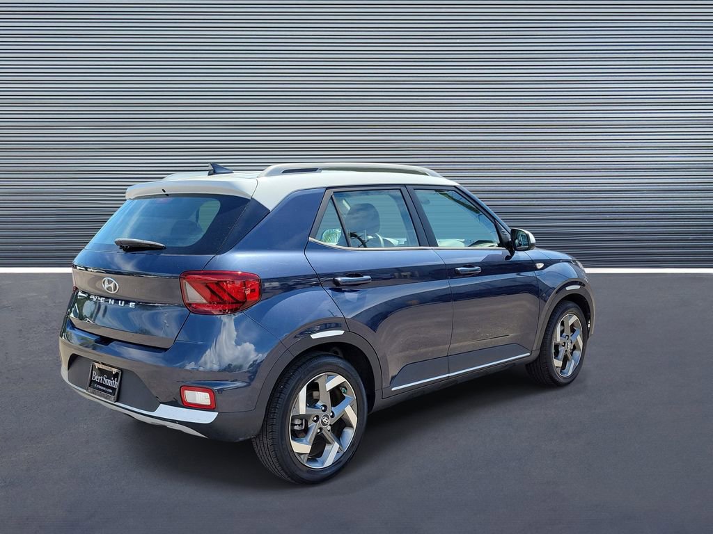 Used 2020 Hyundai Venue FWD image 3
