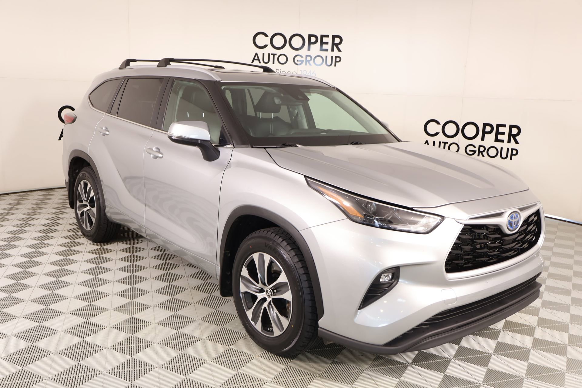 Used 2023 Toyota Highlander XLE FWD 360° Tour