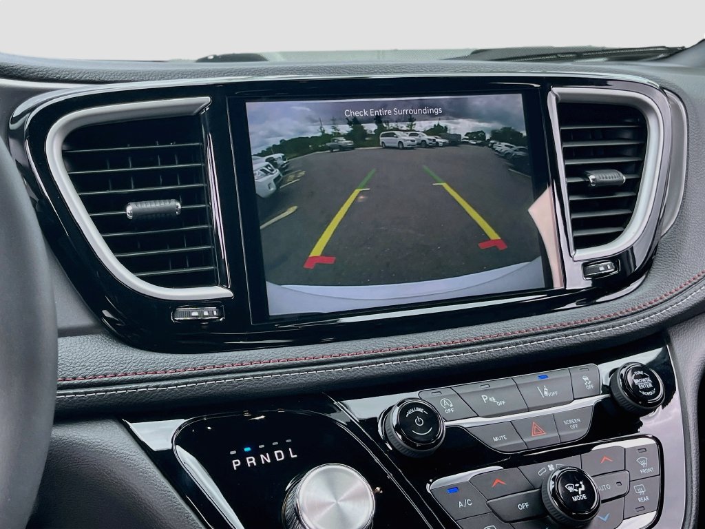 New 2027 Chrysler Pacifica Select FWD image 13