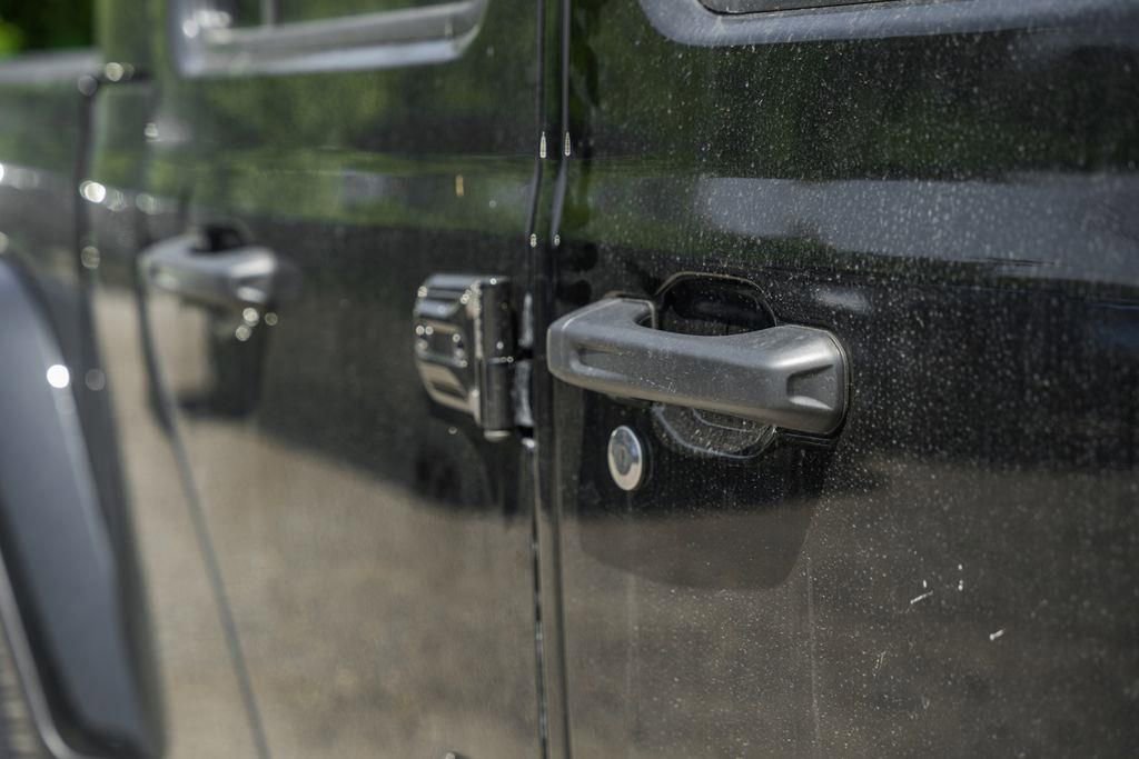 New 2025 Jeep Gladiator Sport AWD/4WD image 17