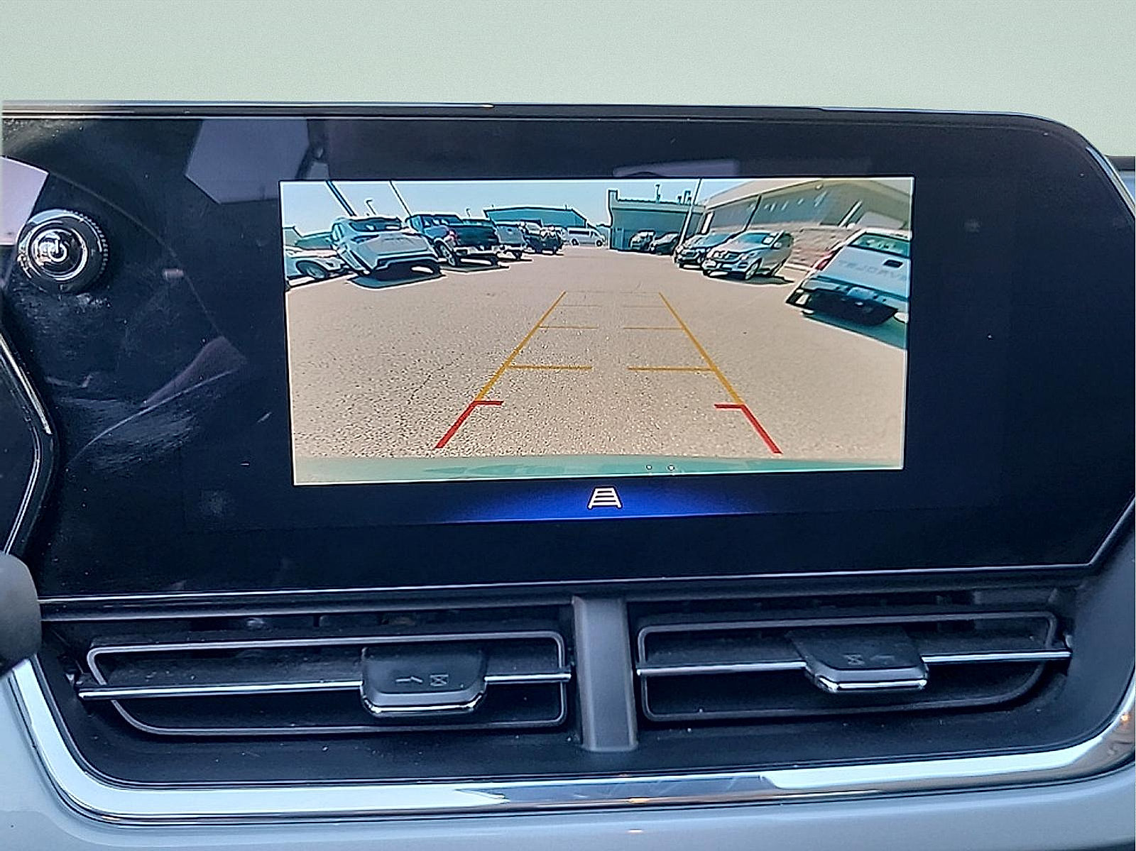 Used 2025 Chevrolet Trax LT FWD image 22