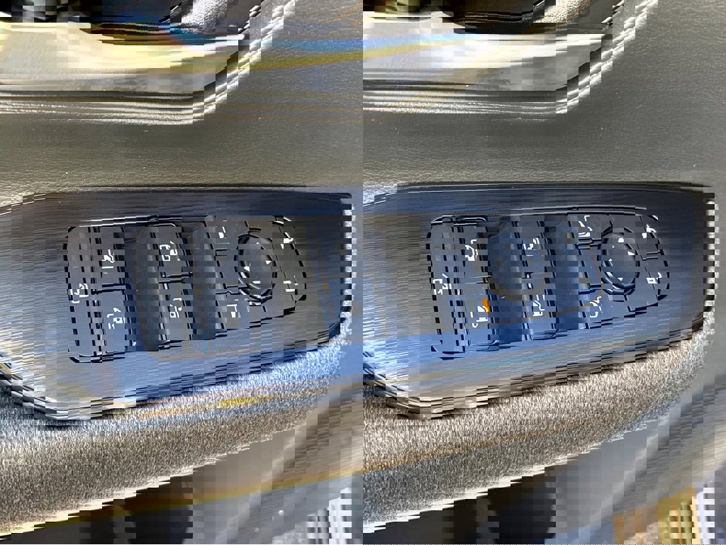 New 2026 Nissan Kicks SV w/ SV Premium Package image 24