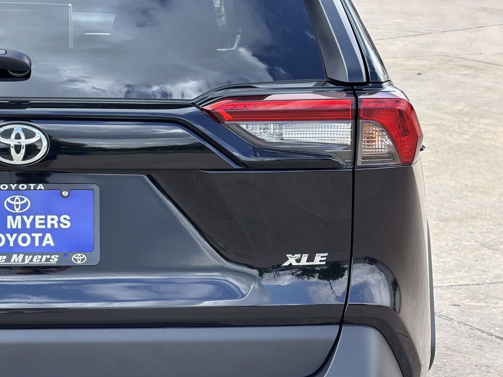 Used 2025 Toyota RAV4 XLE FWD image 9