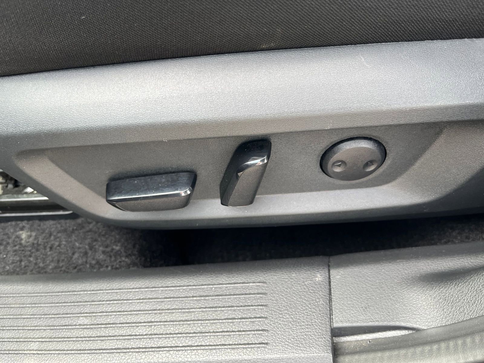 Used 2025 Nissan Rogue SV image 22