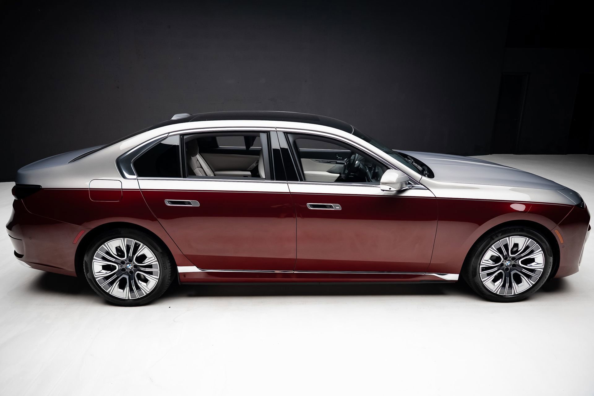 Used 2023 BMW i7 xDrive60 w/ Executive Package 2 image 35