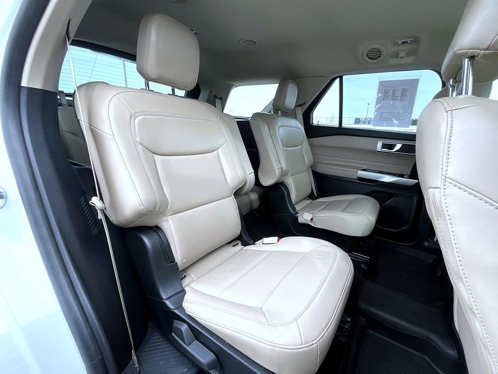 Used 2022 Ford Explorer XLT w/ Equipment Group 202A image 20