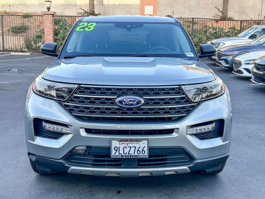 Used 2023 Ford Explorer XLT w/ Equipment Group 202A RWD image 2
