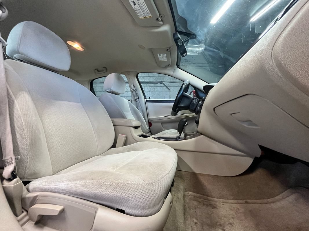 Used 2009 Chevrolet Impala LT FWD image 13