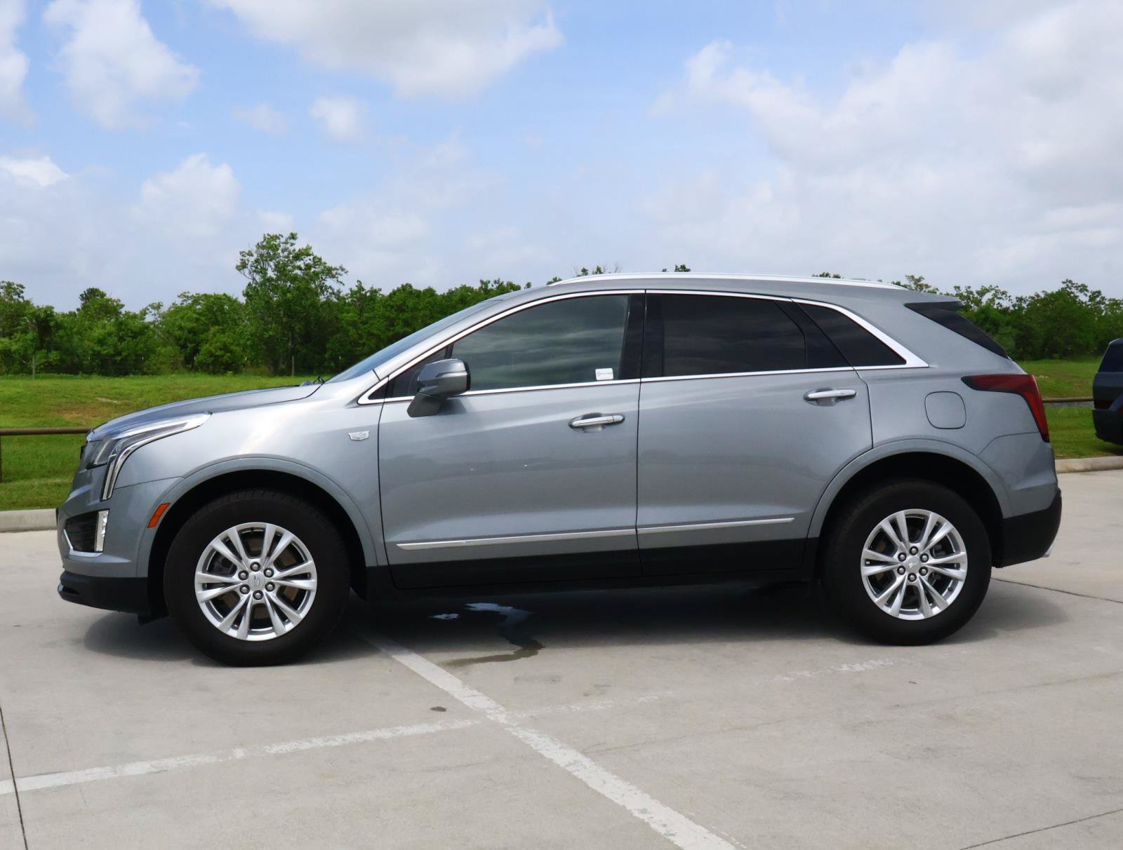 Used 2024 Cadillac XT5 Luxury FWD image 2