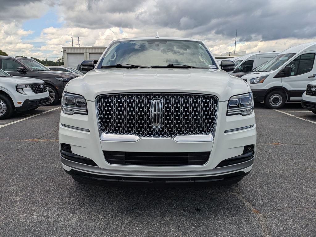 Certified 2022 Lincoln Navigator Reserve AWD/4WD image 10