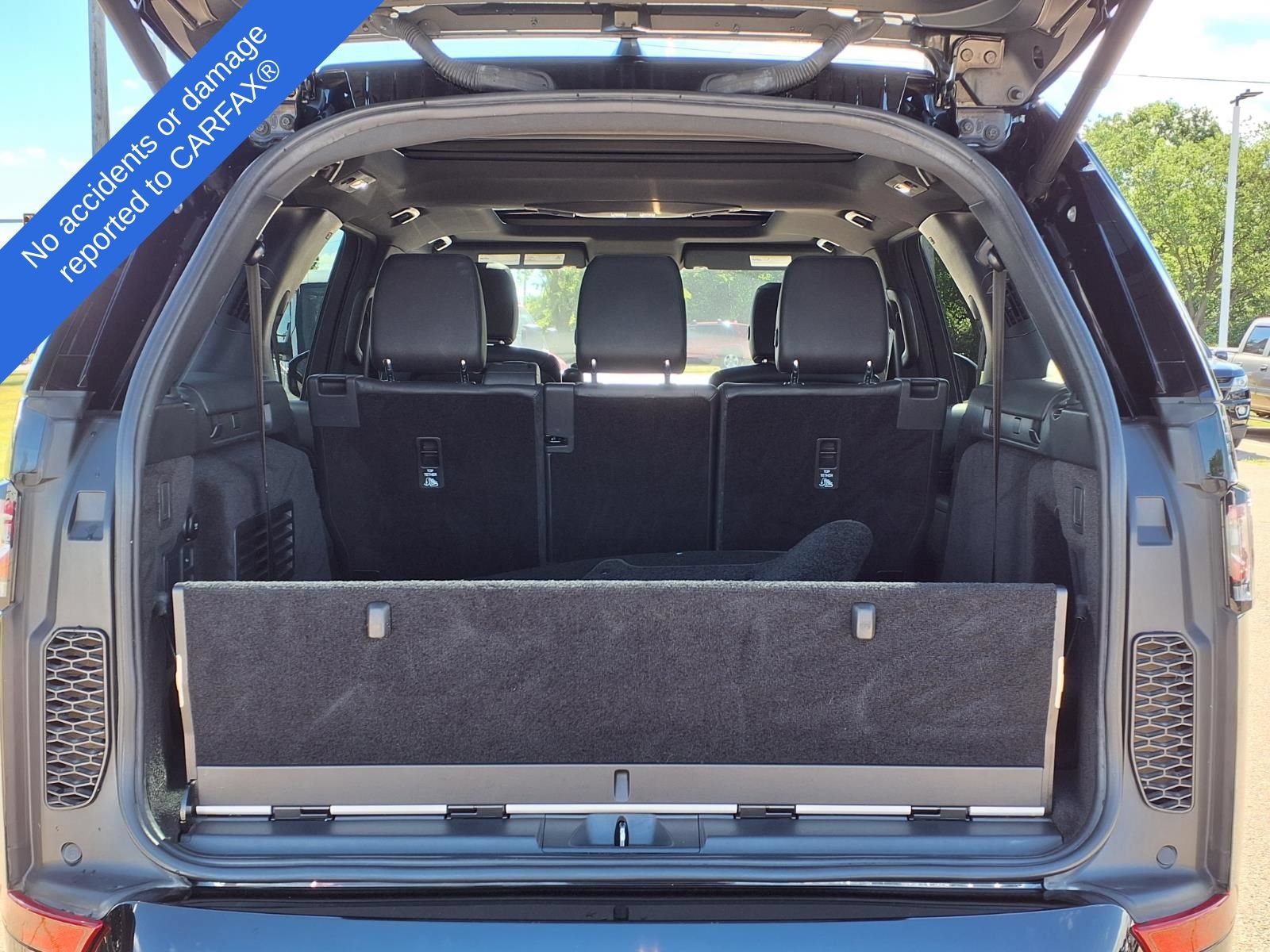 Used 2020 Land Rover Discovery Landmark AWD/4WD image 11