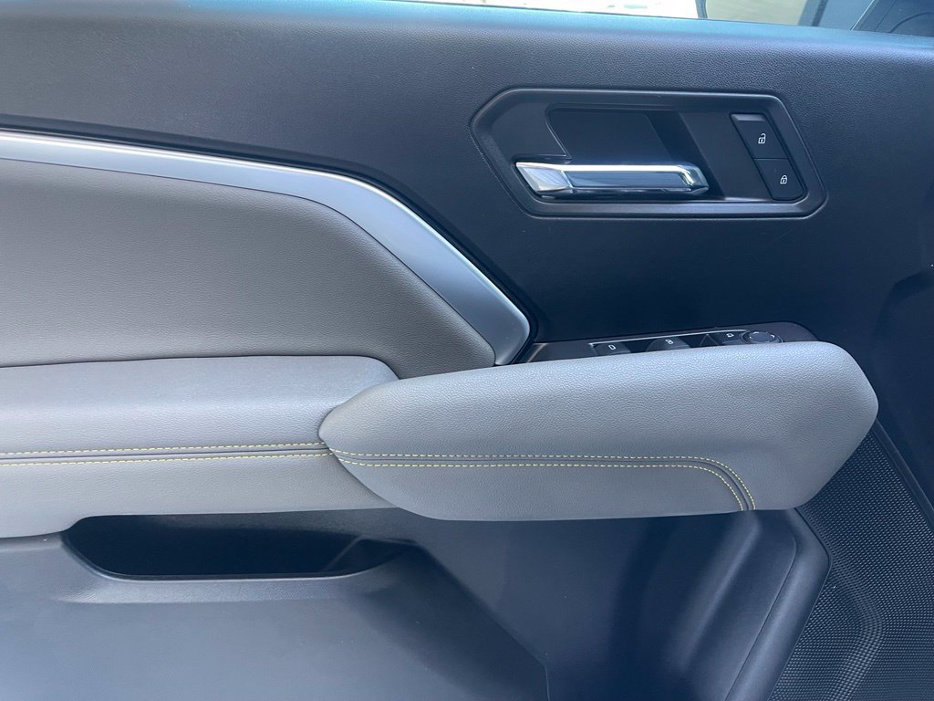 Used 2024 Chevrolet Colorado ZR2 w/ Safety Package AWD/4WD image 8