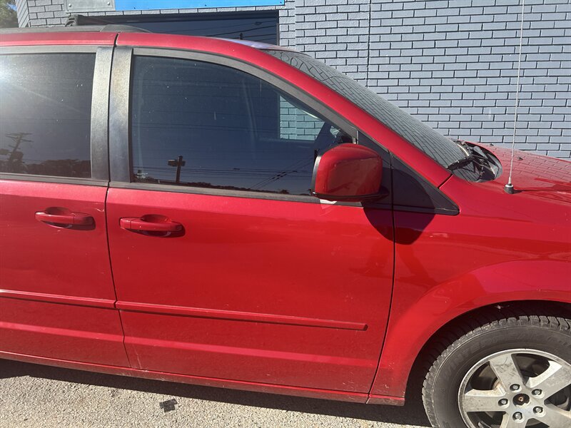 Used 2012 Dodge Grand Caravan SXT FWD image 24