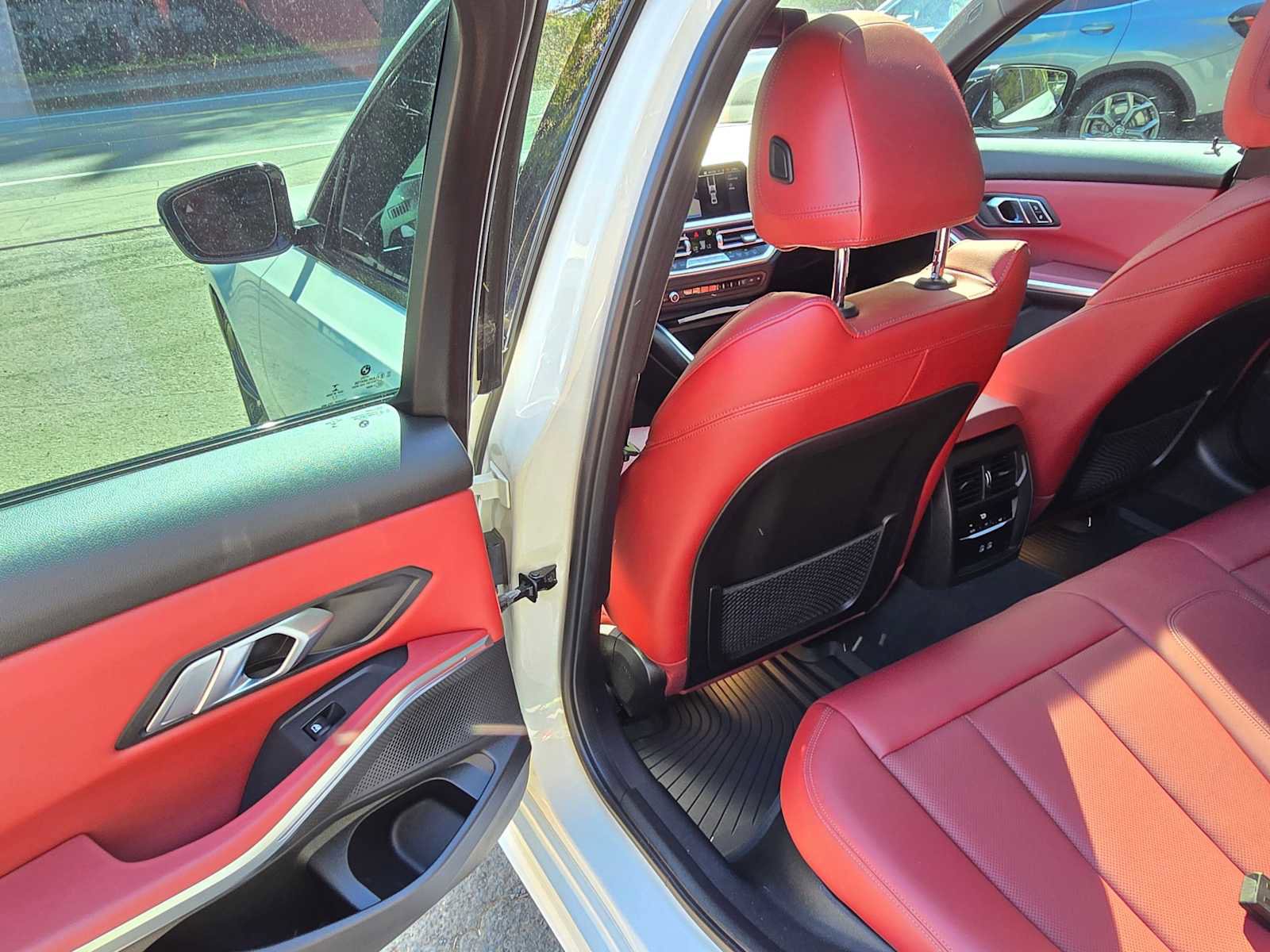 Used 2022 BMW 330i xDrive Sedan w/ M Sport Package image 15