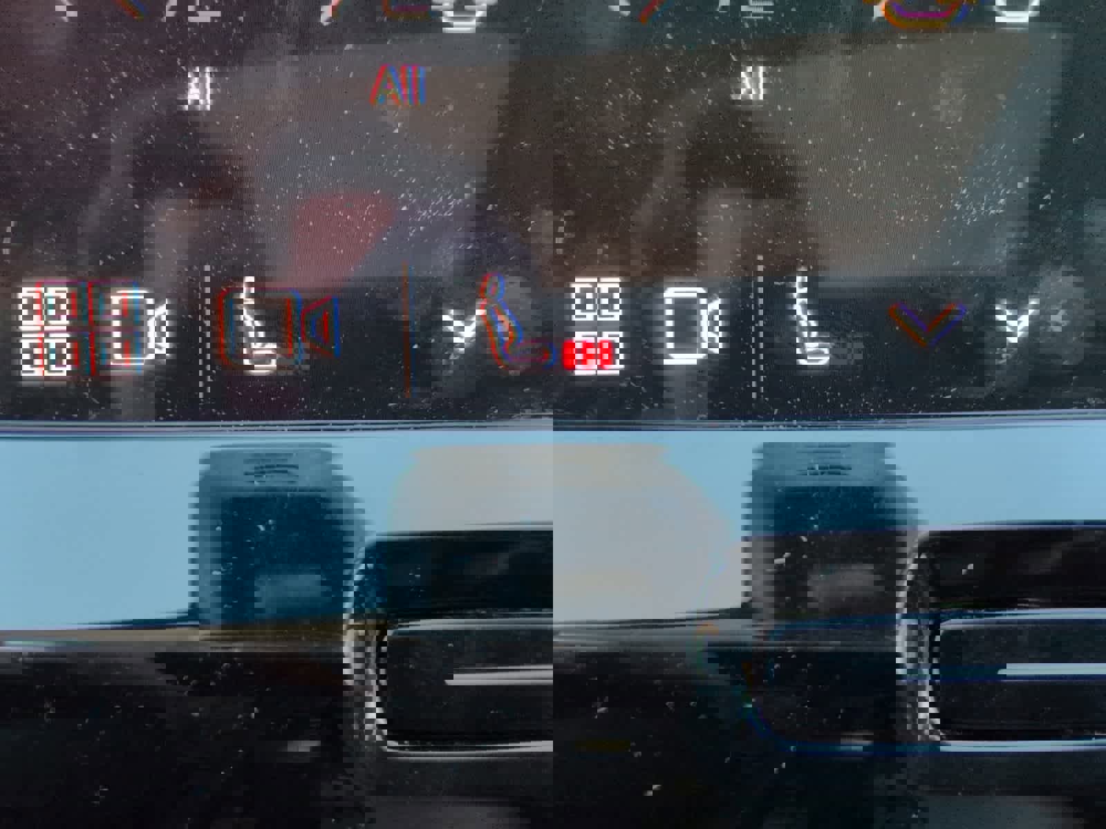 Used 2025 Volvo XC60 B5 Plus image 23