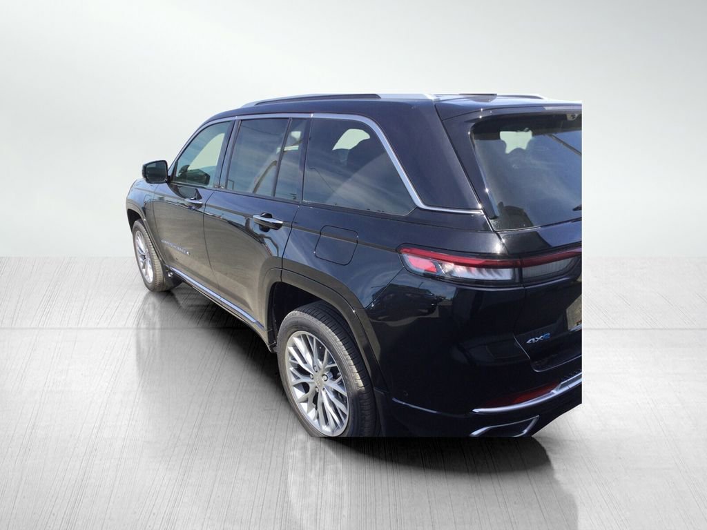 New 2023 Jeep Grand Cherokee Summit w/ Advanced Protech Group IV AWD/4WD image 4