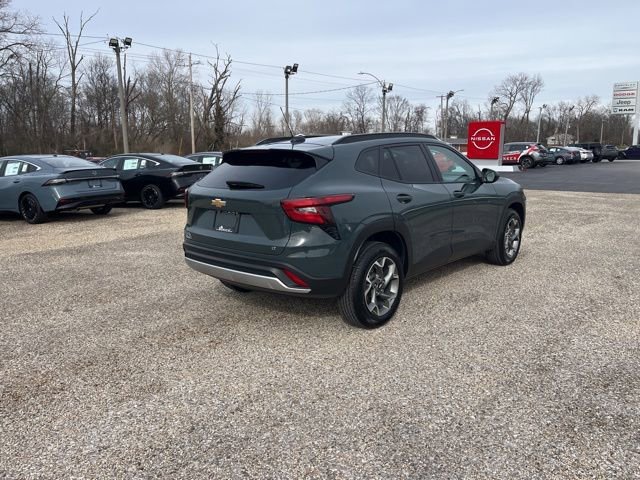 Used 2025 Chevrolet Trax LT image 4