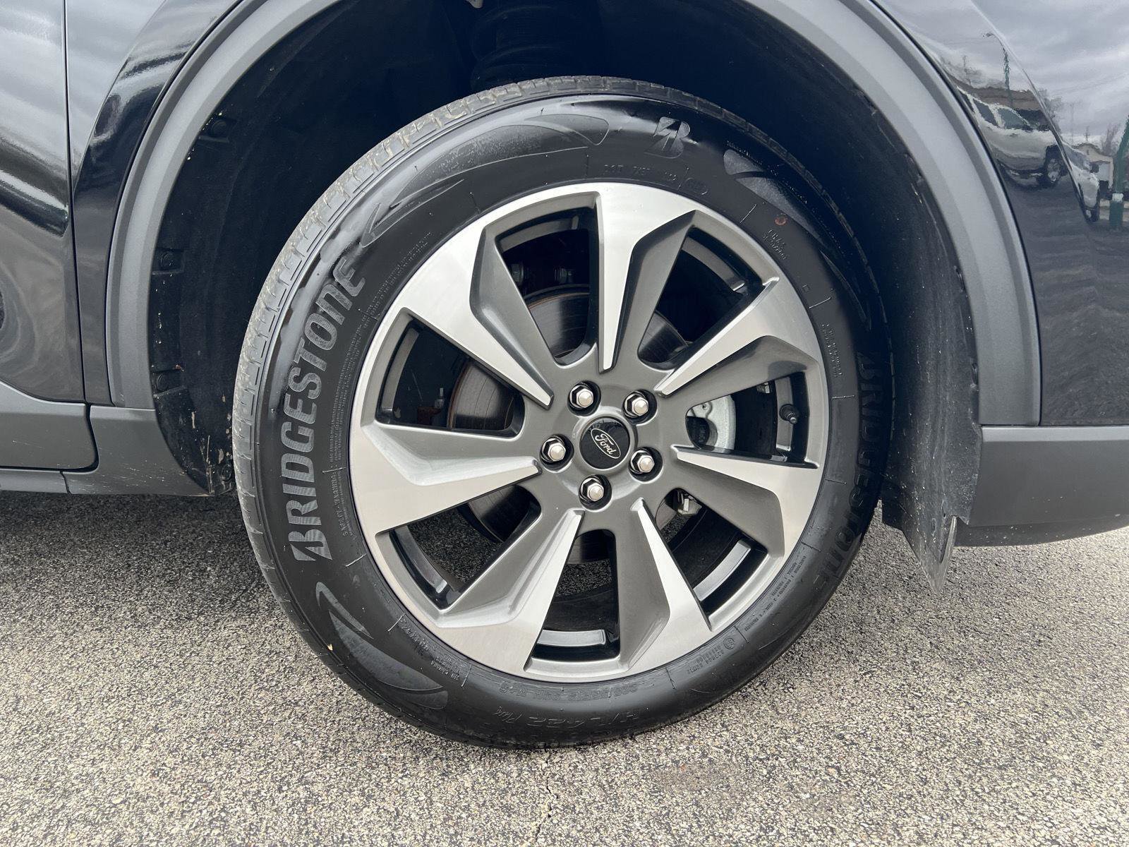 Used 2023 Ford Escape Platinum image 2