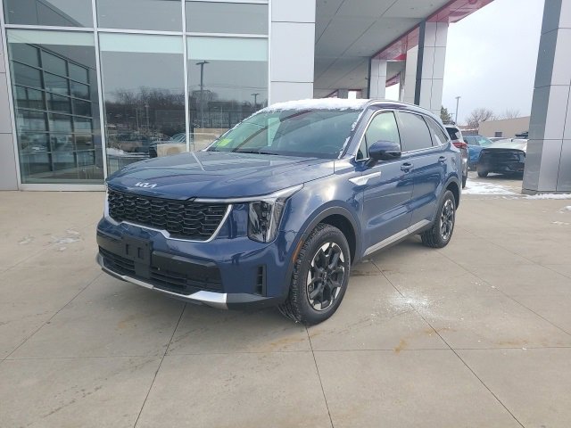 Used 2024 Kia Sorento S w/ Panoramic Sunroof Package image 3