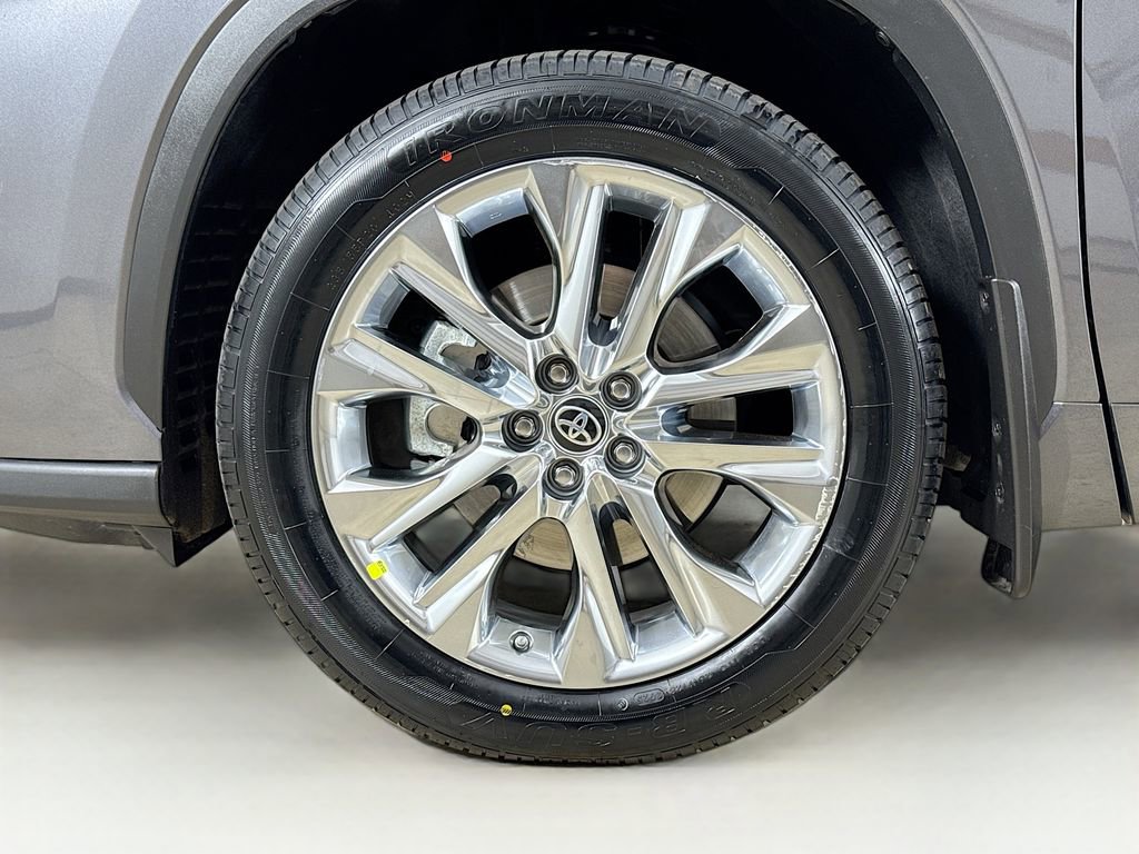 Used 2023 Toyota Highlander Limited AWD/4WD image 26