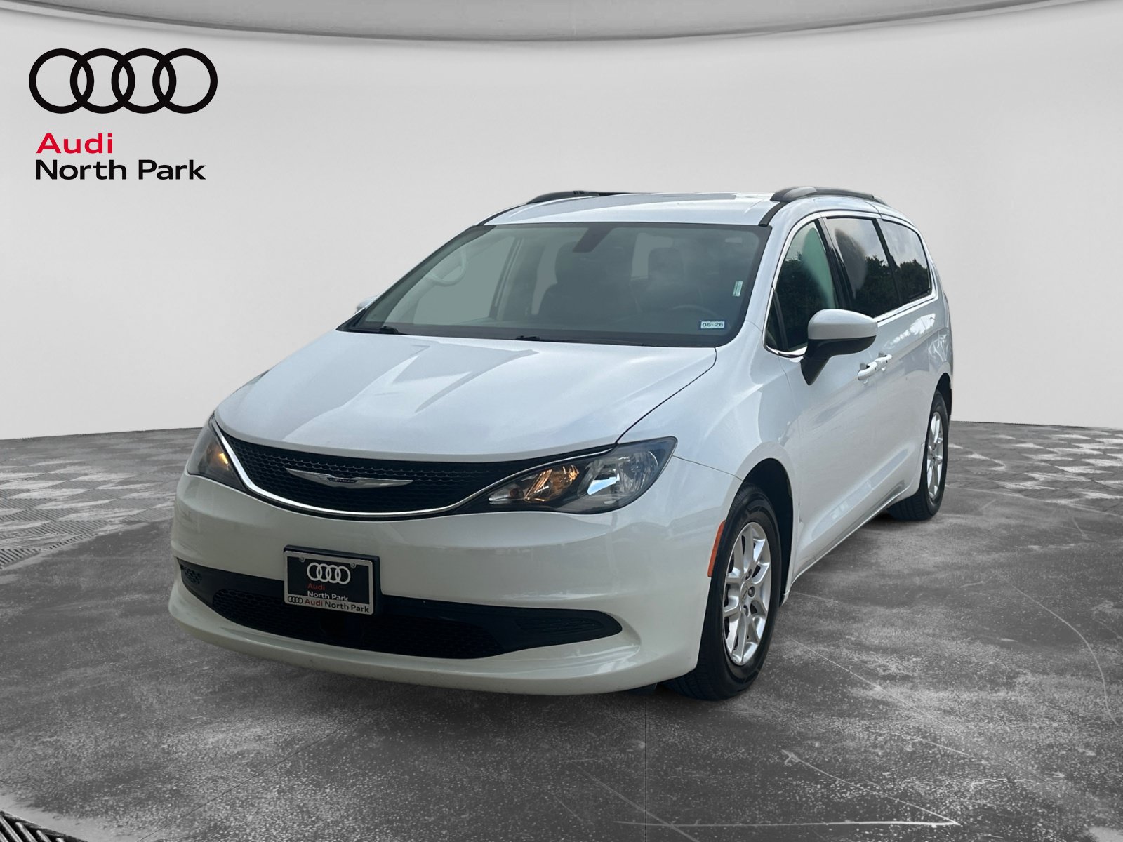 Used 2021 Chrysler Voyager Lxi FWD image 1