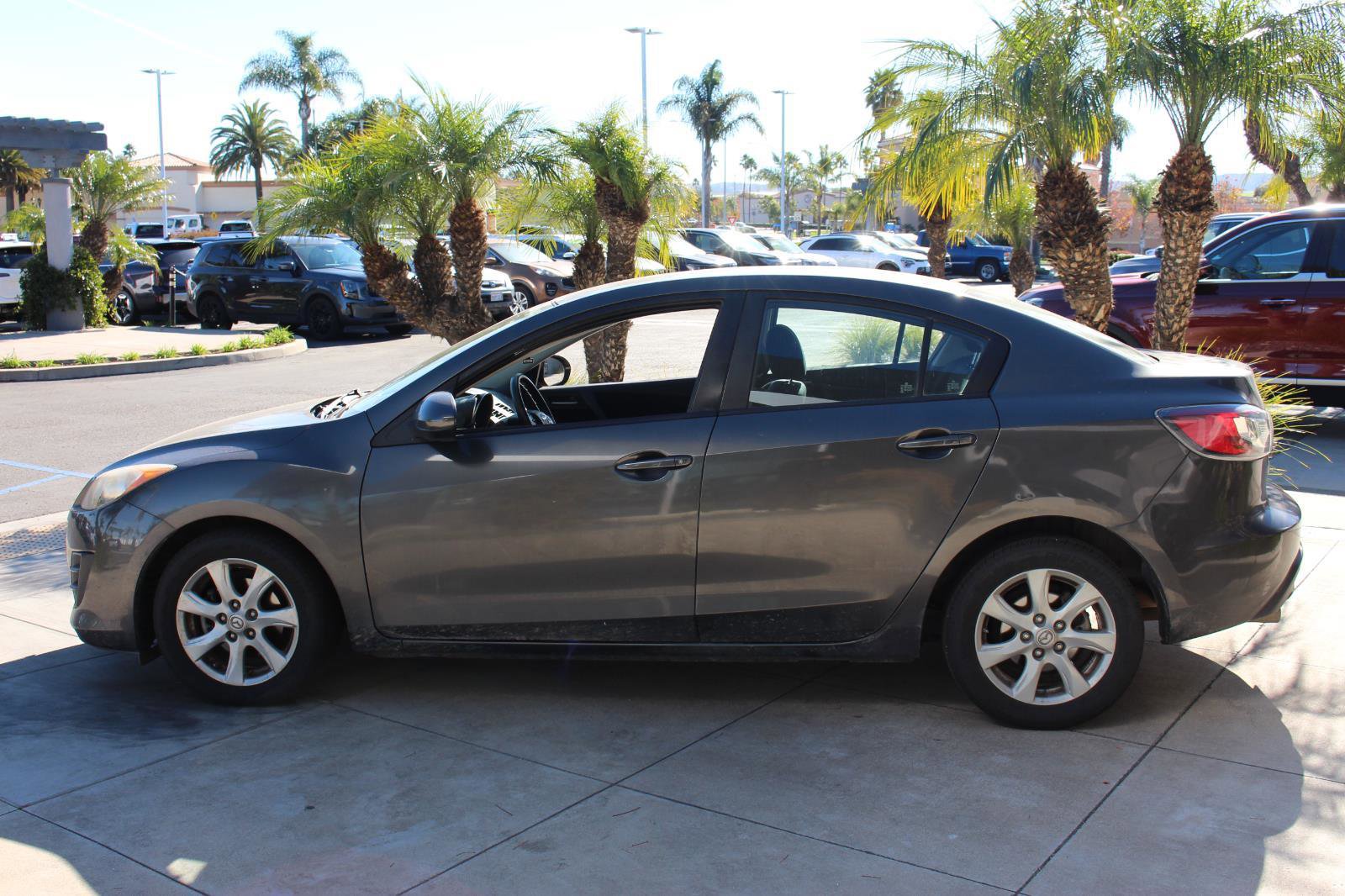 Used 2010 MAZDA MAZDA3 i Touring image 6