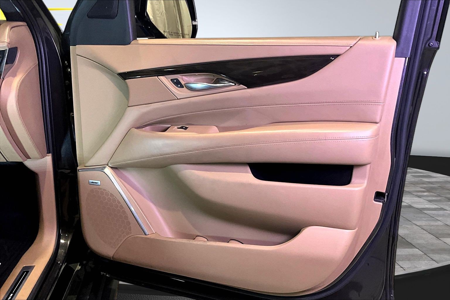 Used 2018 Cadillac Escalade ESV Platinum AWD/4WD image 28