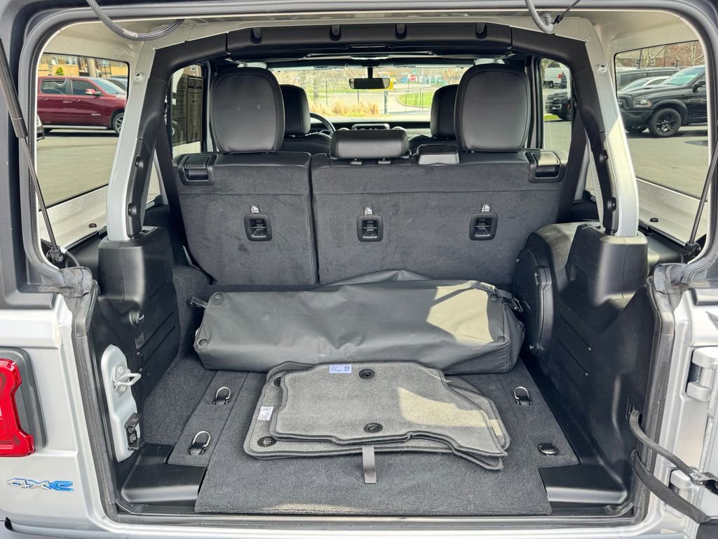 Used 2023 Jeep Wrangler Unlimited Sahara w/ Cold Weather Group image 17