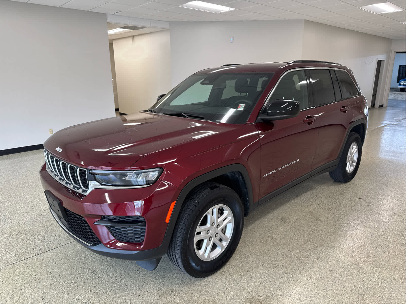 Used 2024 Jeep Grand Cherokee Laredo