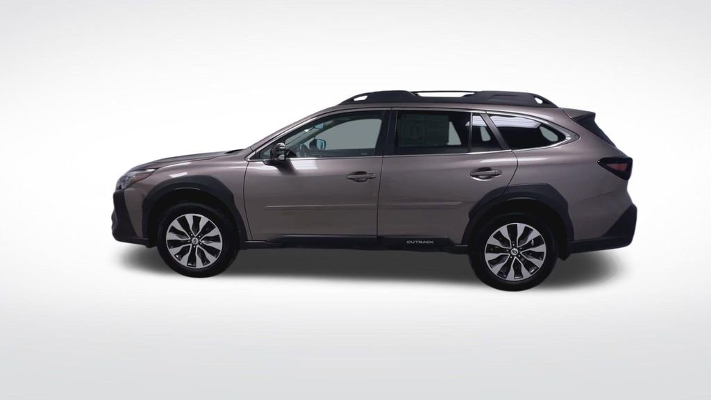 Used 2023 Subaru Outback Limited image 5