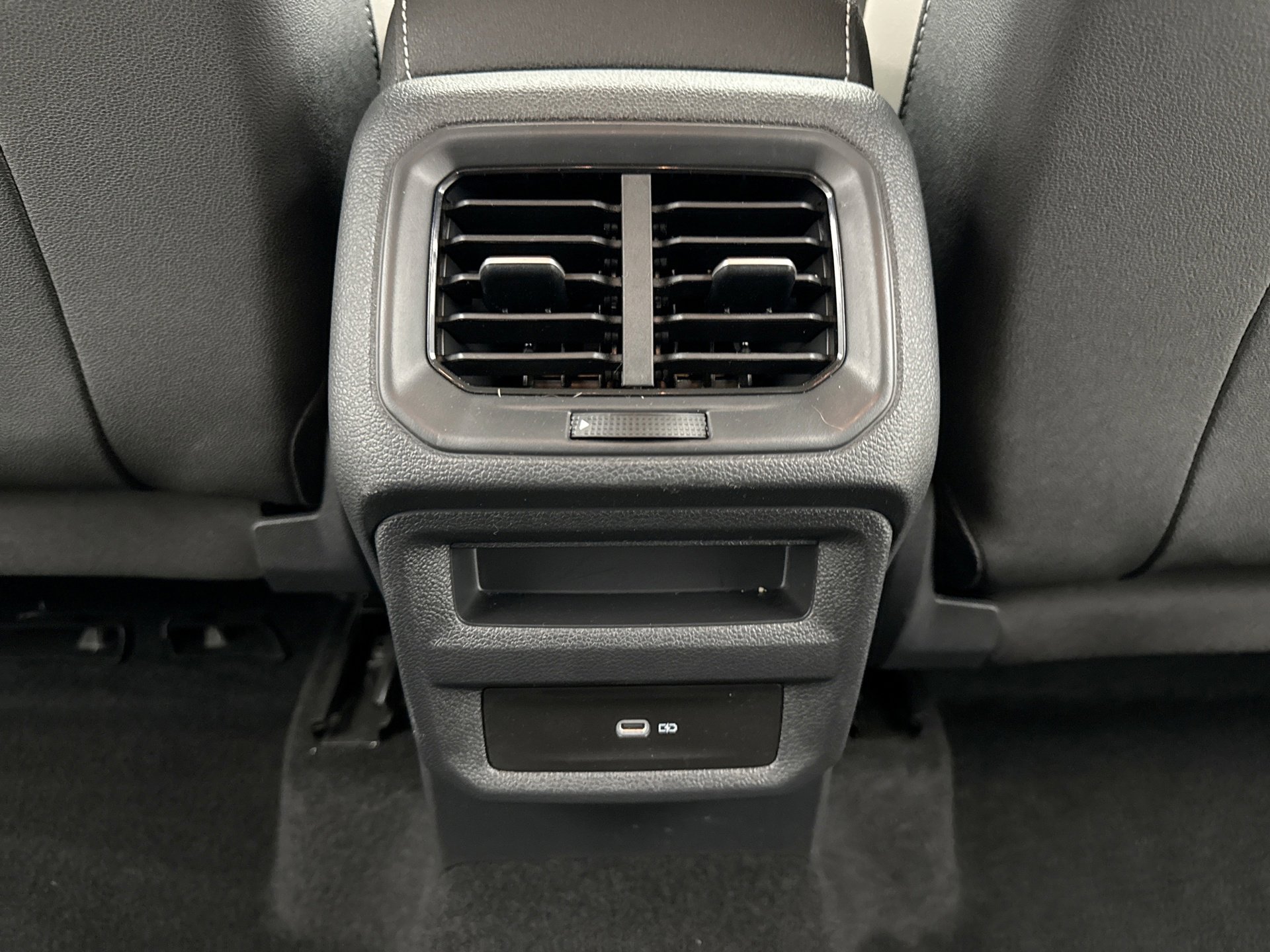 Used 2025 Volkswagen Taos SE image 19