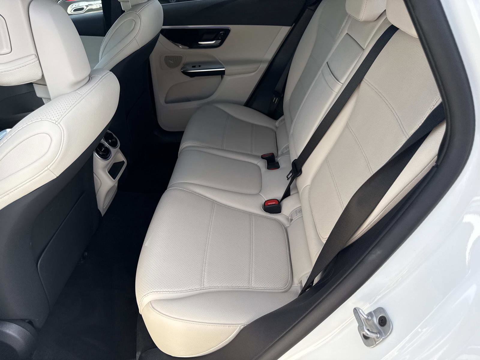 Used 2025 Mercedes-Benz GLC 300 image 15