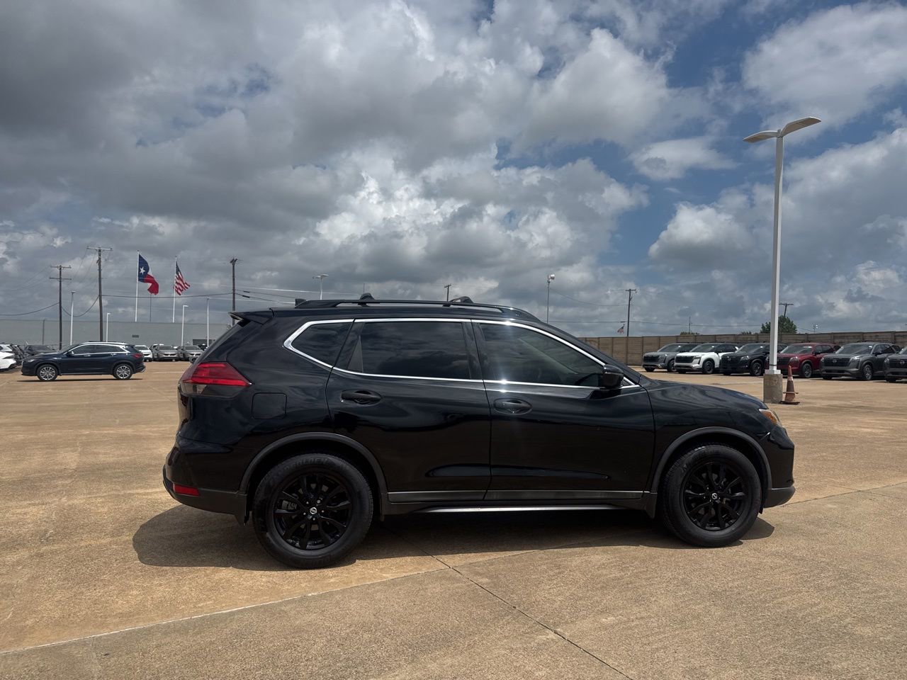 Used 2017 Nissan Rogue SV w/ Midnight Edition FWD image 26