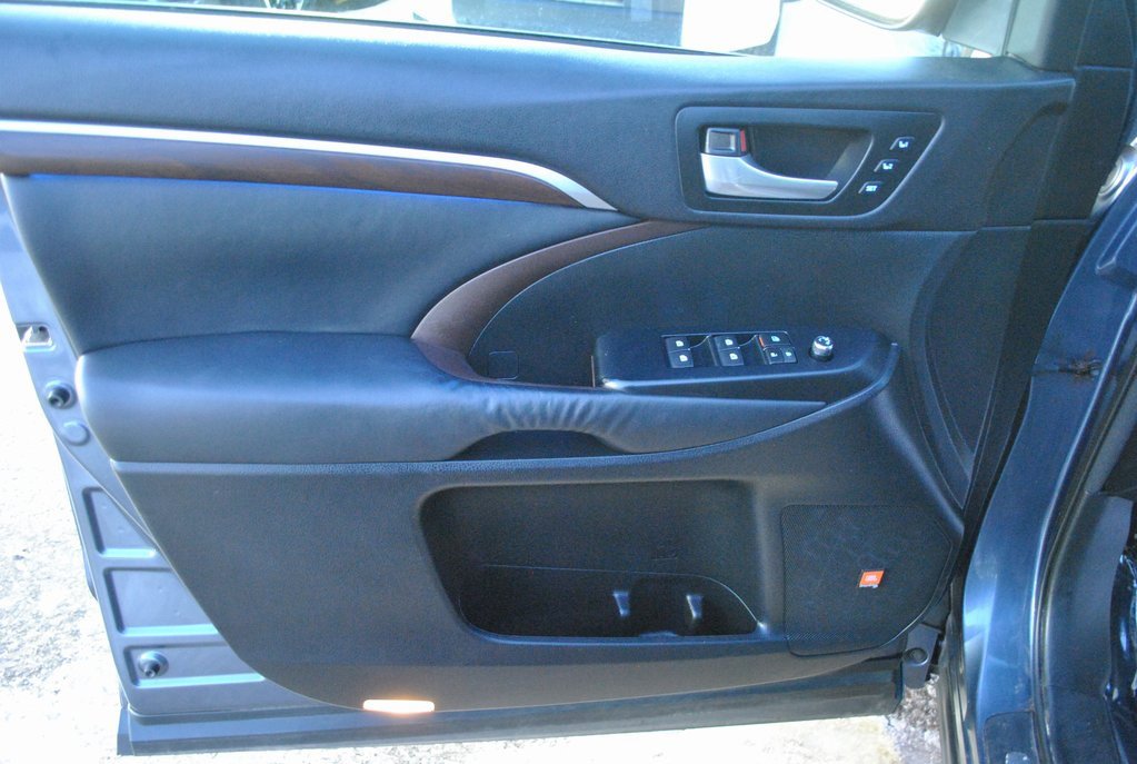 Used 2014 Toyota Highlander Limited image 17