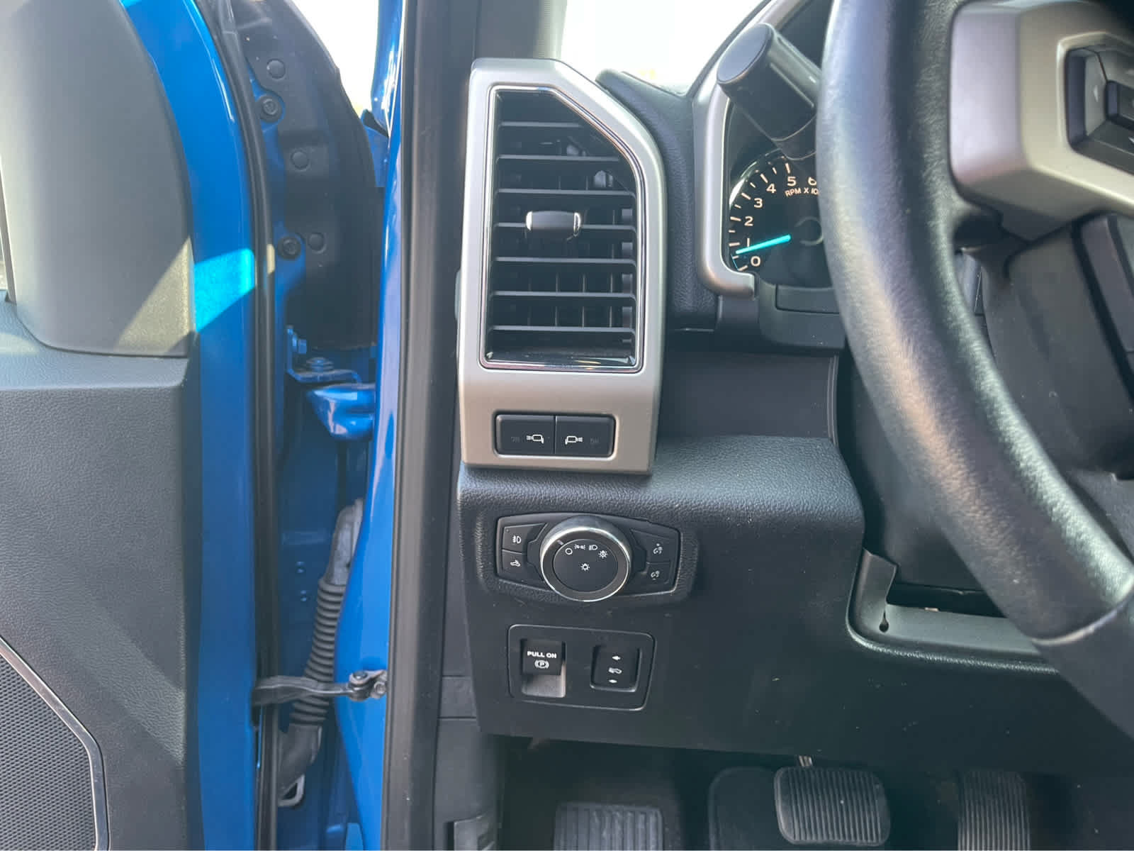 Used 2020 Ford F150 Lariat w/ Equipment Group 502A Luxury RWD image 14