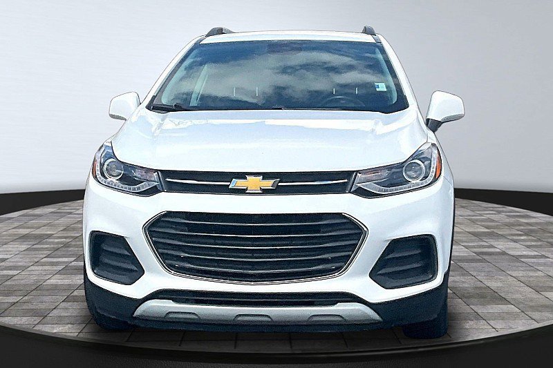 Used 2022 Chevrolet Trax LT w/ LT Convenience Package FWD image 3