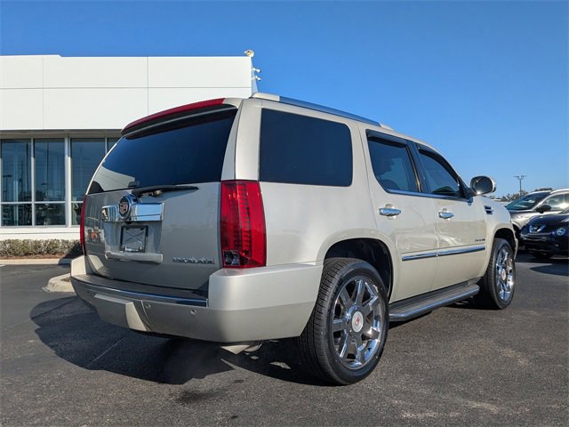 Used 2014 Cadillac Escalade Luxury image 4