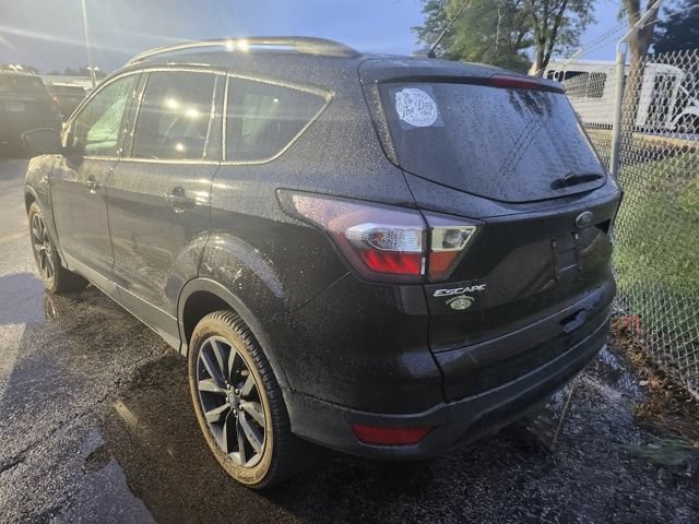 Used 2018 Ford Escape SE w/ SE Sport Appearance Package AWD/4WD image 2