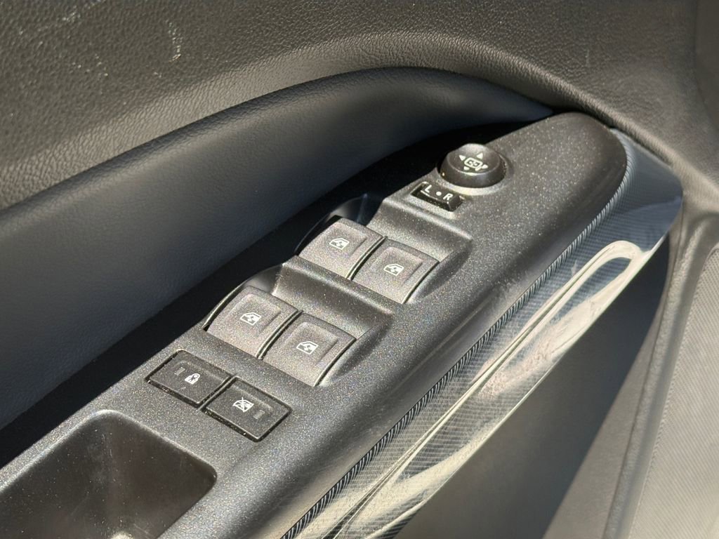 Used 2022 Chevrolet Colorado Z71 AWD/4WD image 28