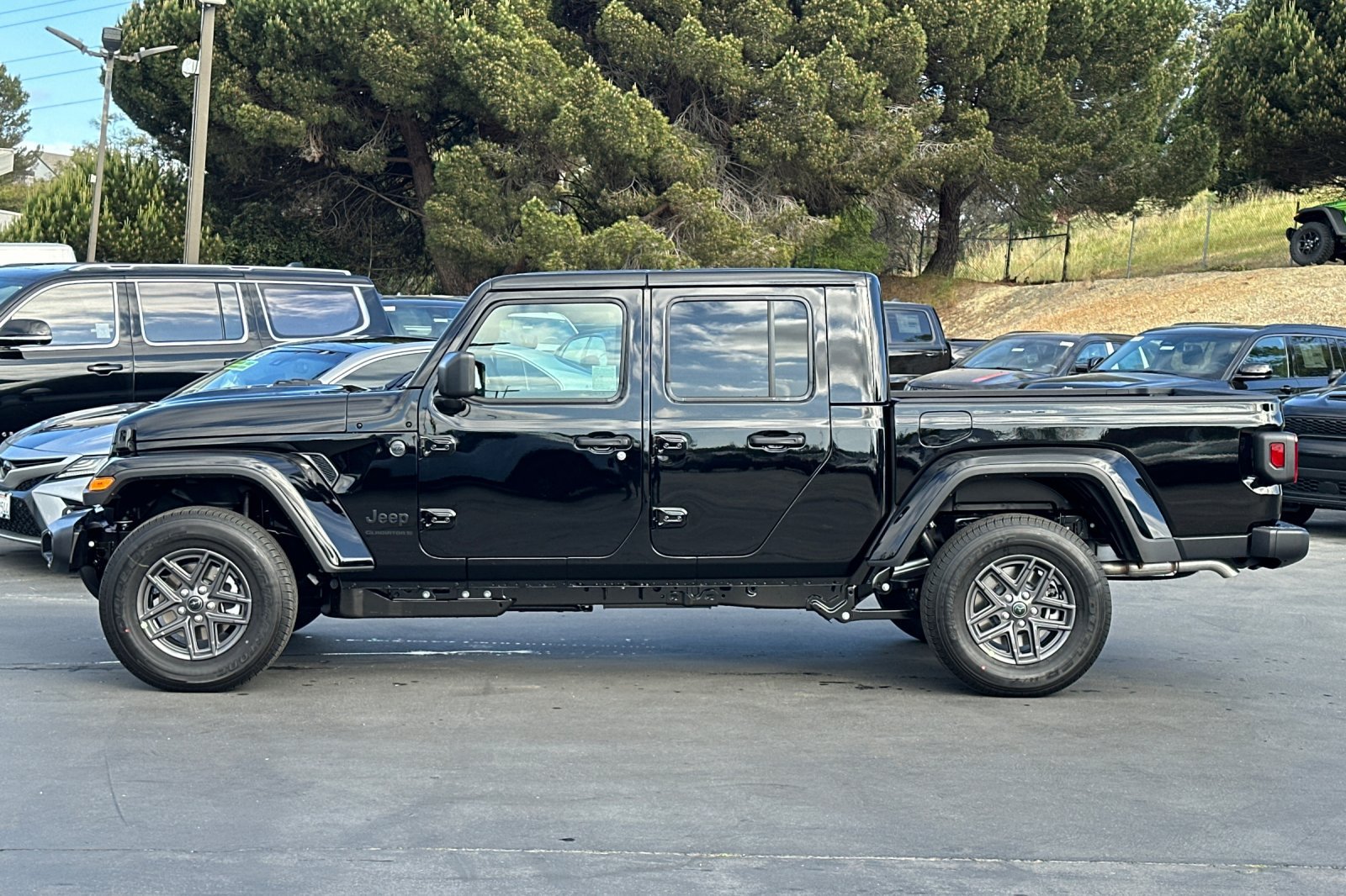 New 2026 Jeep Gladiator Sport AWD/4WD image 7