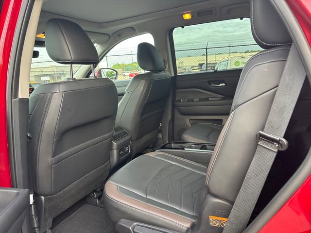 Used 2024 Nissan Pathfinder Platinum AWD/4WD image 12