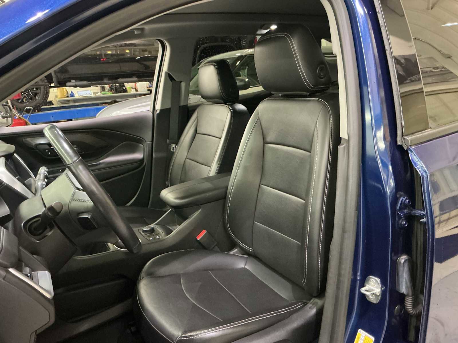 Used 2022 GMC Terrain SLT image 28