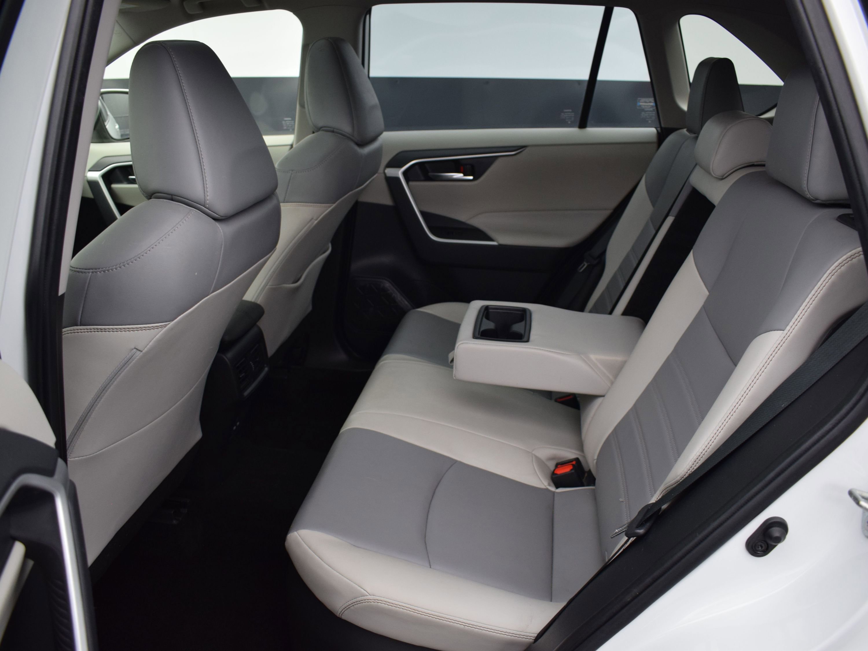 Used 2023 Toyota RAV4 XLE Premium image 13