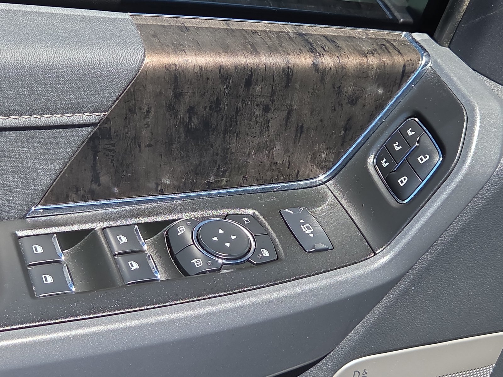 Used 2024 Ford F250 Lariat w/ Lariat Ultimate Package AWD/4WD image 15