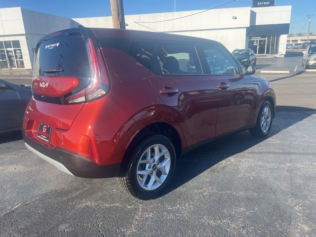 Used 2024 Kia Soul LX w/ Option Group 015 image 3