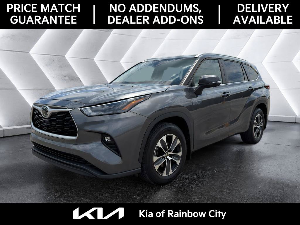 Used 2024 Toyota Highlander XLE FWD image 1